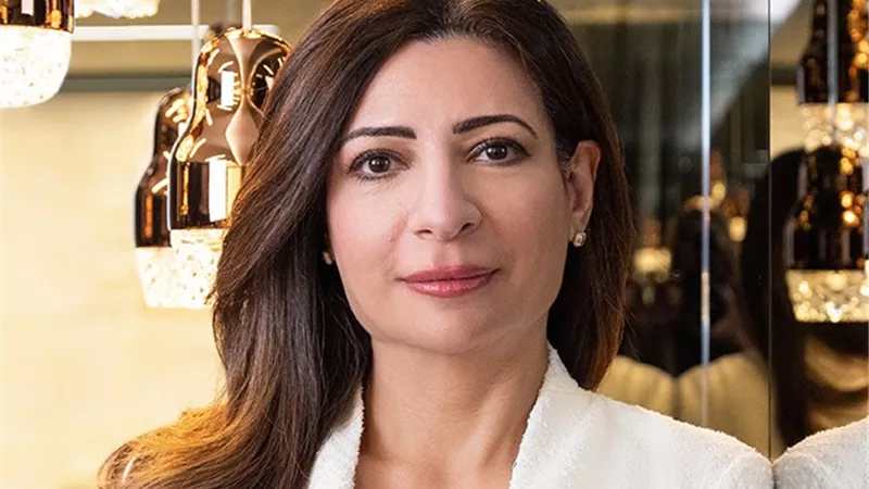 «هناء الرستماني» إماراتية تربعت على عرش أكثر النساء نفوذًا في الوطن العربي