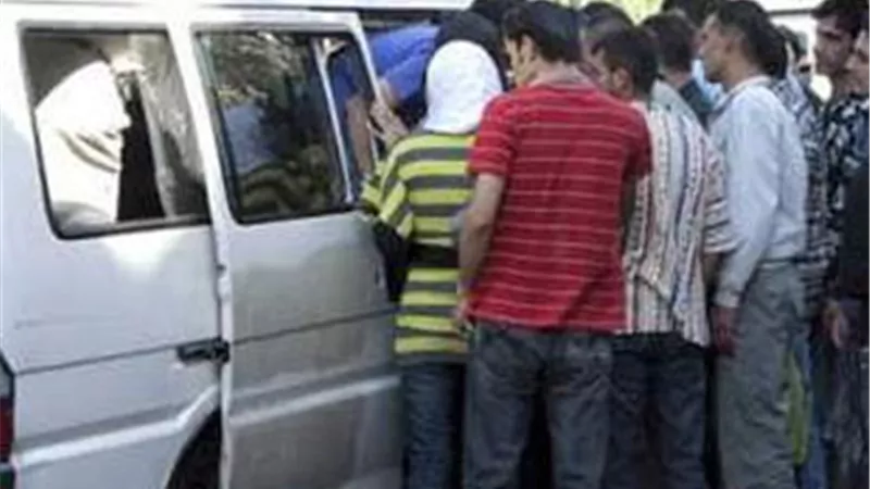 التحقيق مع شاب تحرش بطالبة داخل ميكروباص في الرماية «لامس جسمها»