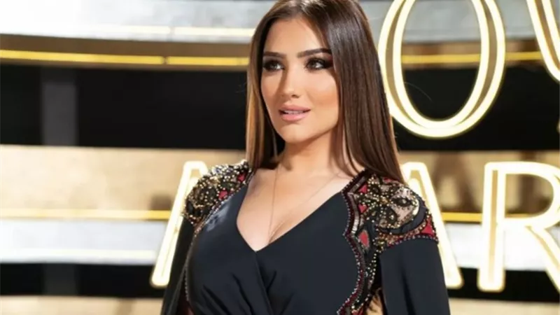 «نشرة هير فاشون» مي عمر بالأسود ولاميتا فرنجية بالجرئ وسالي عبدالسلام بالجامبسوت