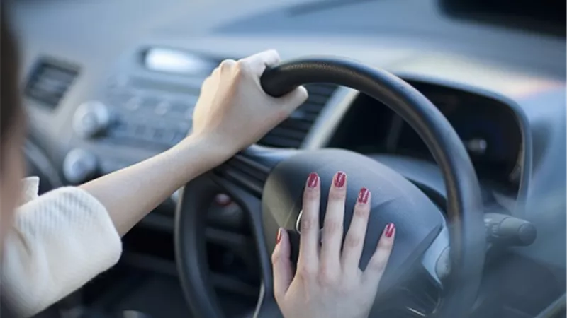 الأرصاد تنصح قائدات السيارات بفتح الزجاج