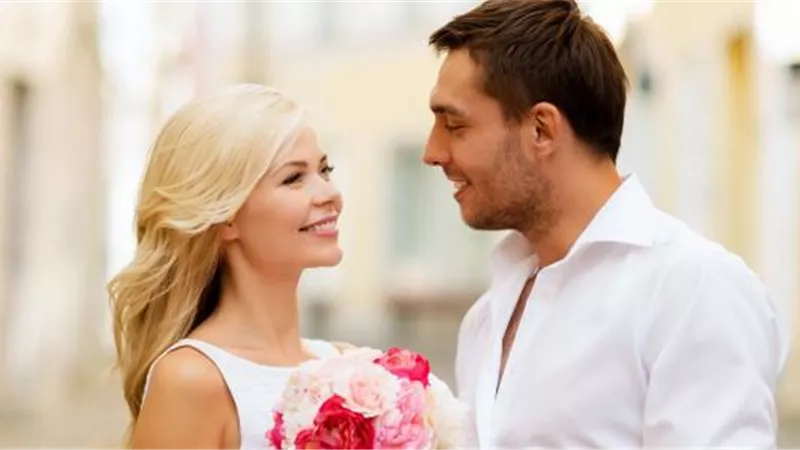 «الجمال وحده لا يكفي» صفات يعشقها الرجل في المرأة