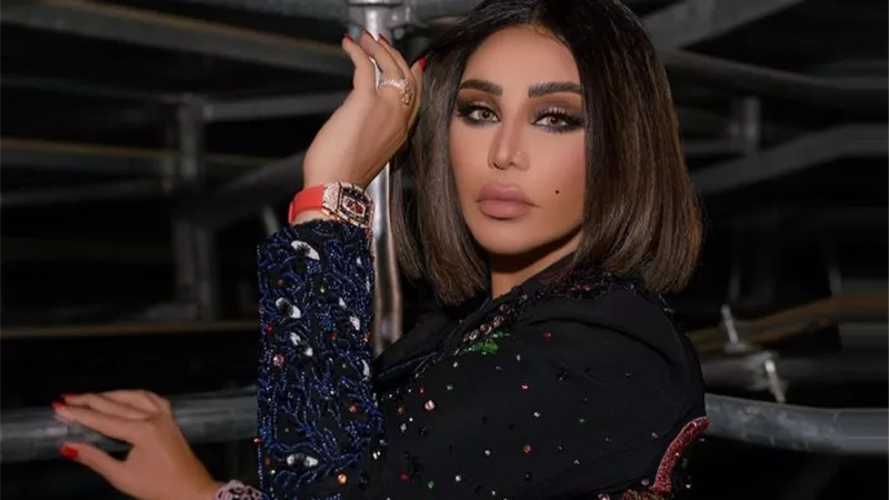 «نشرة هير فاشون» | أحلام بالأسود ومي حلمي بالكاجوال وساندي بإطلالة جريئة