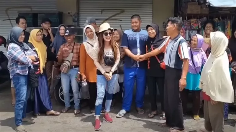 أم تعثر على ابنها بعد 25 عاما بعدما فرقهما الختان