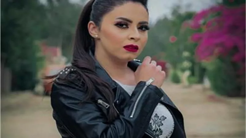 ياسمين نيازي: بحب الحيوانات جدًا وصاحبي الوحيد «كلبي»| فيديو