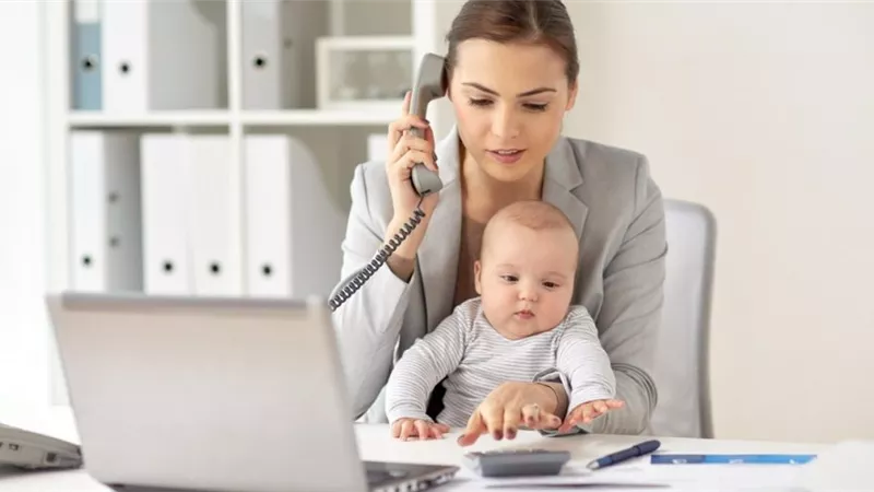 تشريع قانوني يحمي الأمهات من فقد وظائفهن