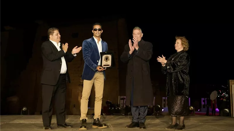 «إهداء إلى عمر الشريف» أول تعليق من محمد رمضان بعد تكريمه بمهرجان الأقصر