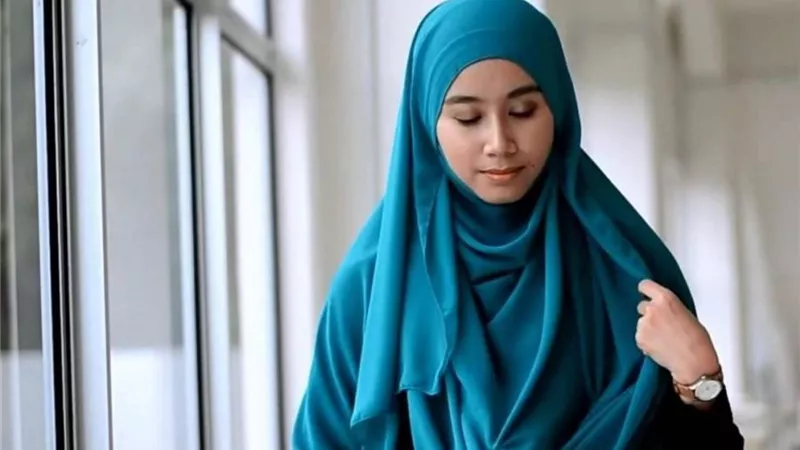 «الإفتاء»: هذه حدود كشف عورة المرأة أمام محارمها