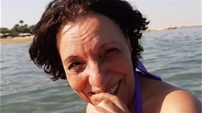 أول تعليق من عارفة عبدالرسول بعد أزمة صورتها بالمايوه