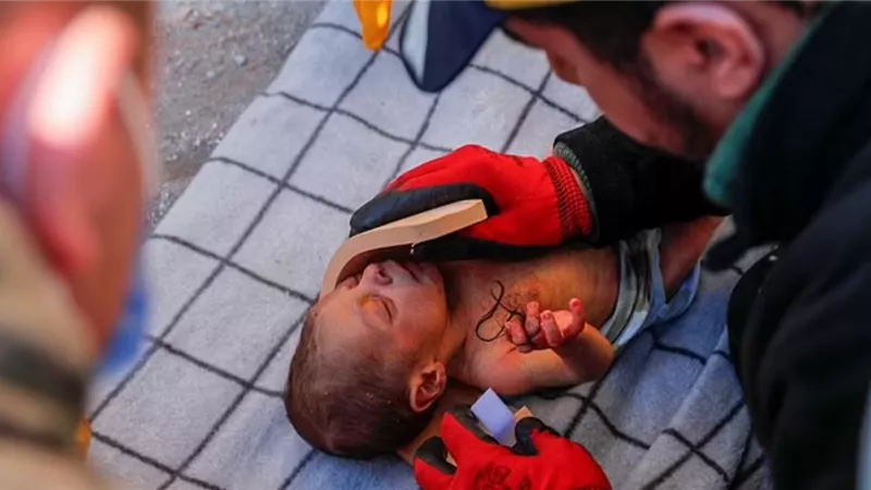 «16 رضيعًا وحيوانات آليفة» قصص إنسانية تحت أنقاض زلزال تركيا وسوريا
