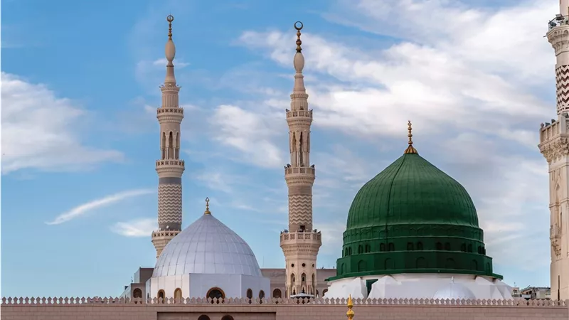 هل المديح والابتهالات النبوية بدعة؟ علي جمعة يجيب