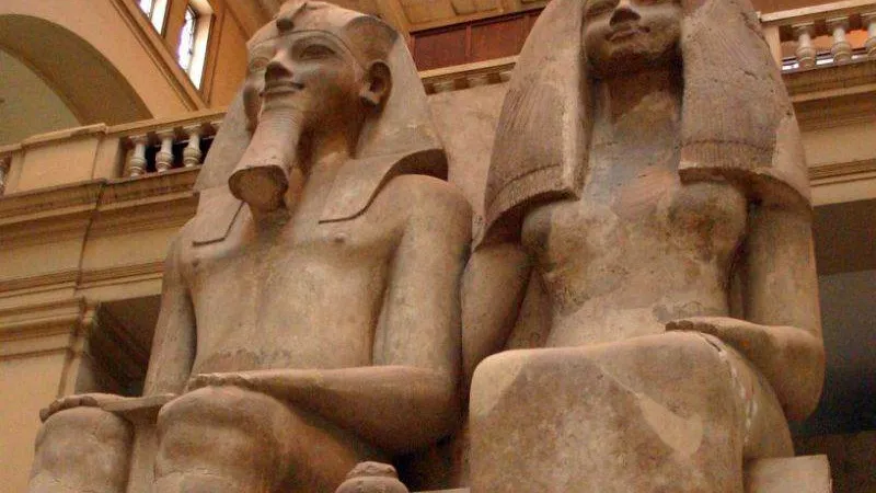 «في عيد الحب» عبد الرحيم ريحان يكشف لـ«هير نيوز» رومانسية المصريين القدماء