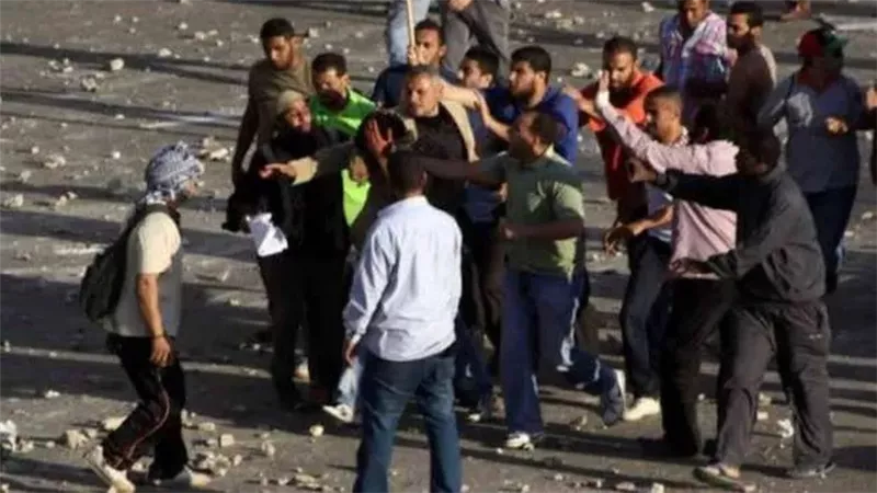 حرب شوارع بالأسلحة والشوم في بولاق الدكرور «والسبب مغسلة»