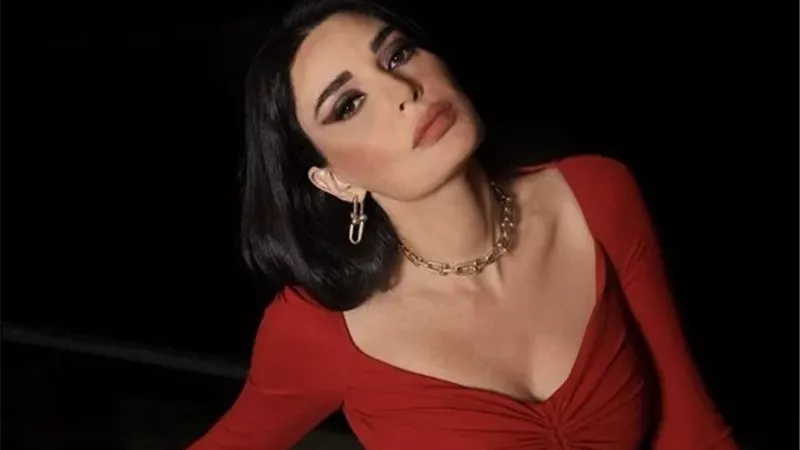 تألقي بالأحمر في عيد الحب من وحي إطلالة سيرين عبد النور