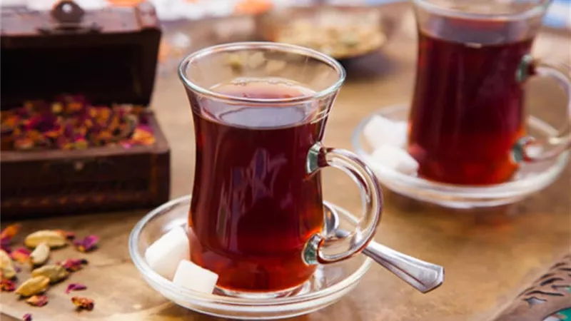 دراسة تحذر من الشاي الساخن: «يسبب الإصابة بالجلطات»