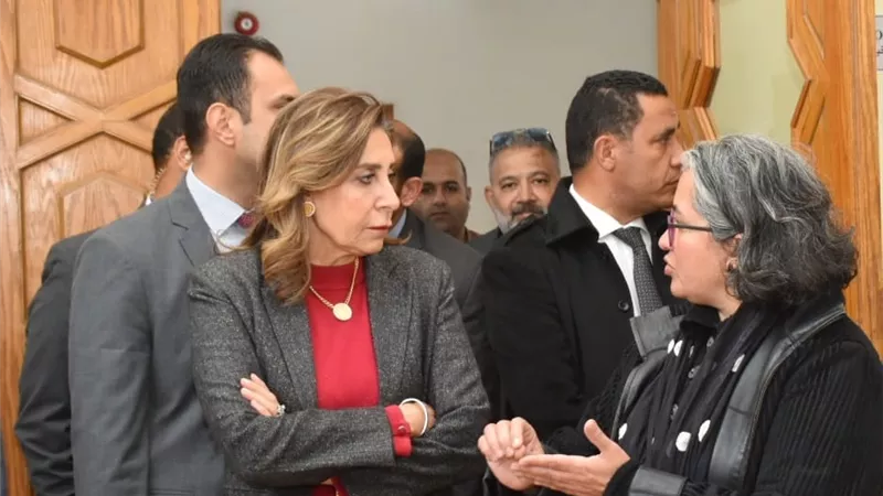 نيفين الكيلاني توجه بطرح إصدارات «القومي للترجمة» بأسعار مُخفضة