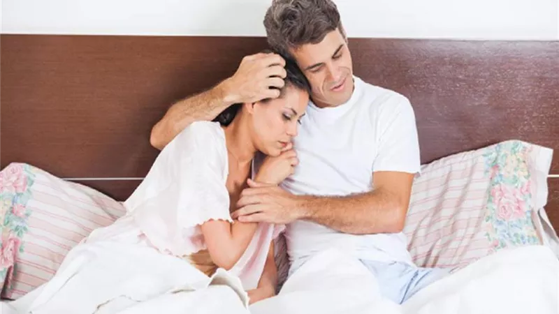 ماذا يفعل الرجل مع زوجته أثناء الدورة الشهرية؟