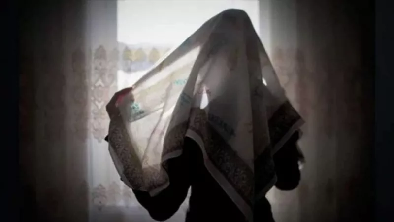 حكم ترك الأرملة مسكنها في العِدة بسبب الفتنة؟ علي جمعة يجيب