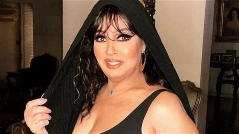 فيفي عبده تشعل السوشيال ميديا بوصلة رقص بفستان جرئ