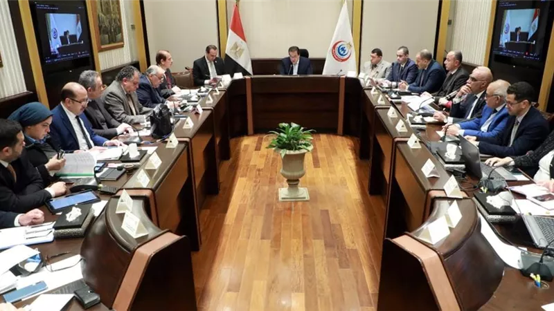وزير الصحة يوجه بزيادة أعداد الفرق الطبية بالمنشآت الصحية