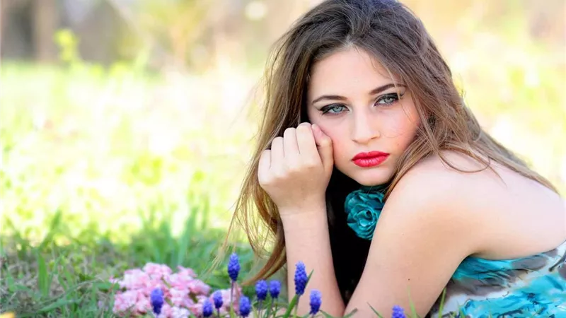 بينها أسفل الظهر| علامات تجذب الرجل إليك دون أدوات تجميل