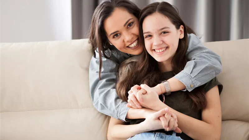 كيف تساعدين ابنتك على اختيار أصدقائها بطريقة صحيحة؟