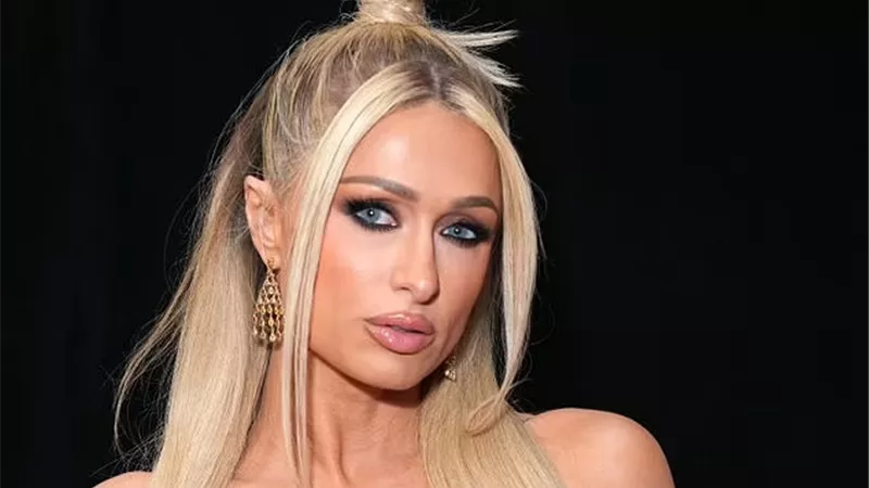 «باريس هيلتون» تروي معاناتها مع الاعتداء الجنسي من رجل يكبرها بـ 15 عامًا