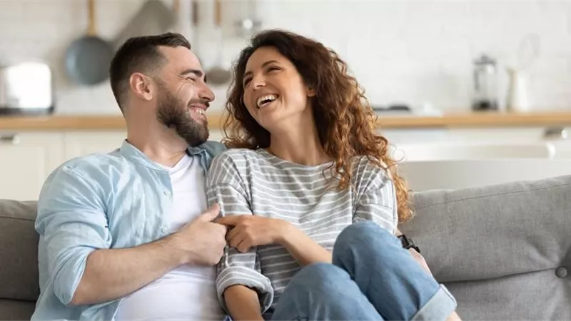 الوقوع بفخ «الرجولة المزيفة»| استشاري علاقات تقدم 8 نصائح لاختيار شريك حياتك