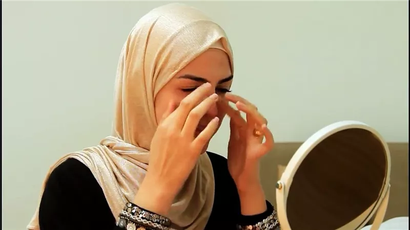 هل تغيير المرأة ملابسها في غير بيتها حرام؟ «الإفتاء» تحسم الجدل