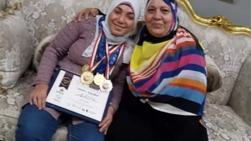 «هير نيوز» تنشر قصص ستات بـ100 ست| «تهاني»: ربيت الـ6 بنات بعد وفاة زوجي و«هاجر» بطلة حياتي