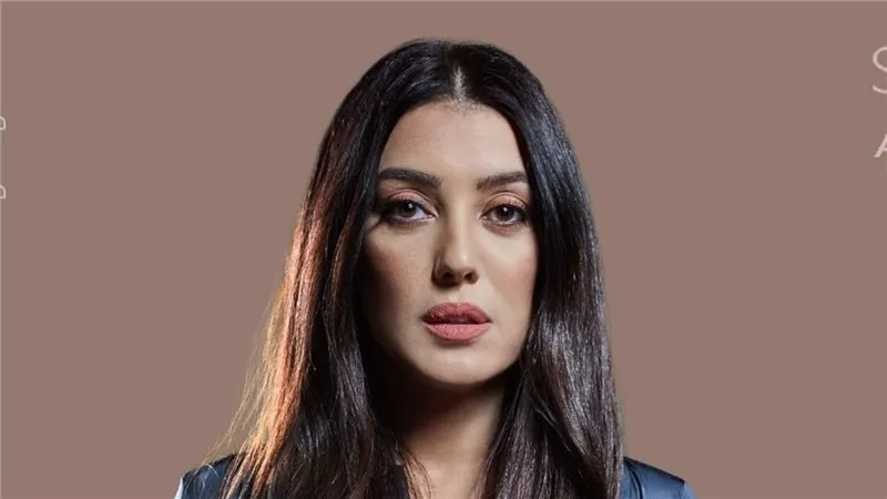 النجمة كندة علوش تشيد بمسلسل بالطو: «عمل بره الصندوق»