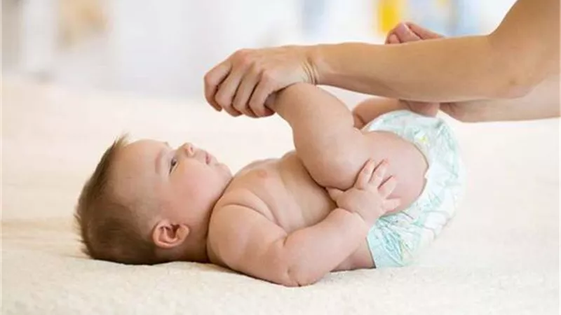 كيف تساعدين طلفلك على التخلص من الغازات؟