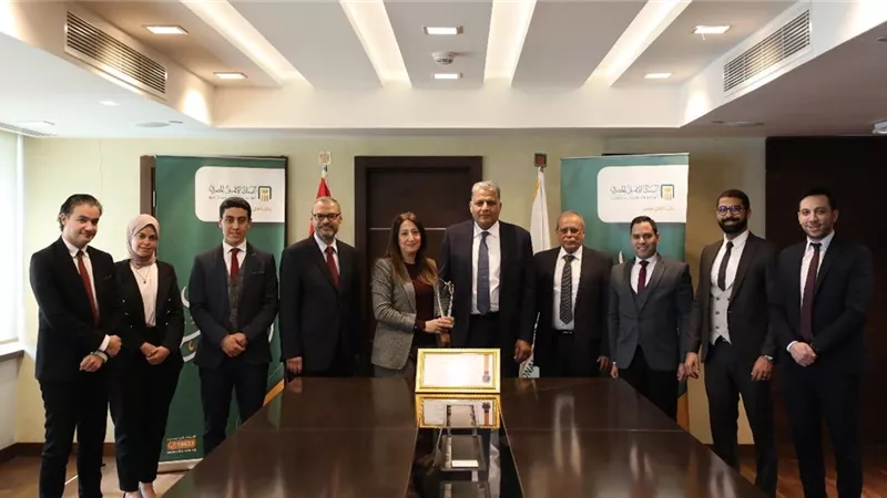 للعام العاشر.. البنك الأهلي يحتفظ بشهادة التوافق مع معاییر متطلبات «فيزا وماستر كارد»