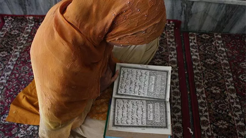 تفسير حلم «تسميع» سورة الكهف وعلاقته بالتخلص من الأعداء والحاسدين