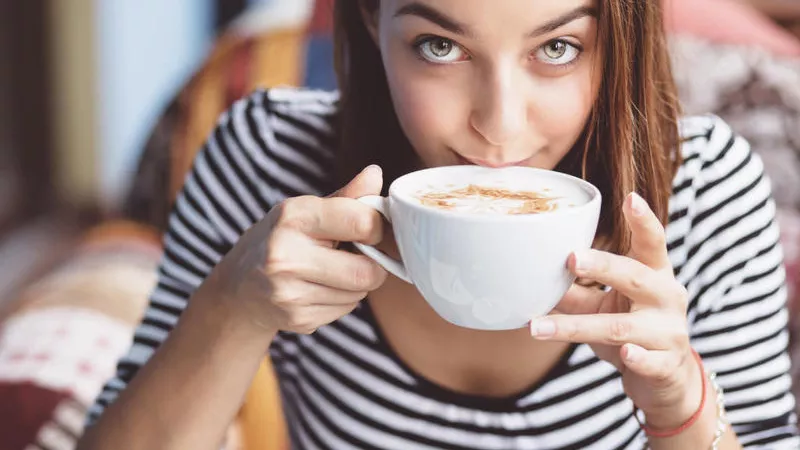 تجنبي 7 أخطاء عند تناولك للقهوة خبير يحذر