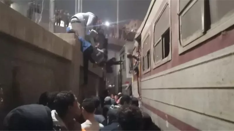 ‏حادث قطار قليوب| «الصحة» تكشف عدد الوفيات و«السكة الحديد» تفجر مفاجأة (صور)
