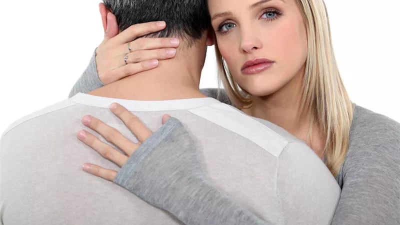 ادعمي جوزك| كيف تتعاملين معه وقت مروره بضائقة مالية؟
