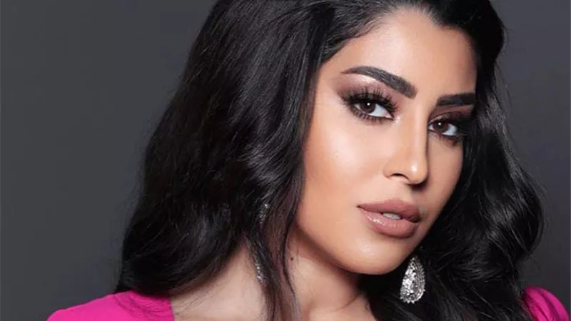 أيتن عامر بالأسود الكلاسيكي في حفل تكريم هاني شنودة