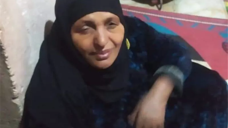 «هير نيوز» تنشر قصص ستات بـ100 ست «المرأة المعيلة».. الحاجة منى تخوض معركة مرض أبنائها وزوجها بالفشل الكلوي
