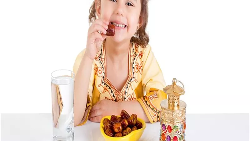 أعراض إذا ظهرت على طفلك أثناء الصيام اطعميه