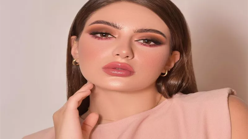 5 خطوات أساسية وبسيطة لمكياج جذاب وبشرة نضرة