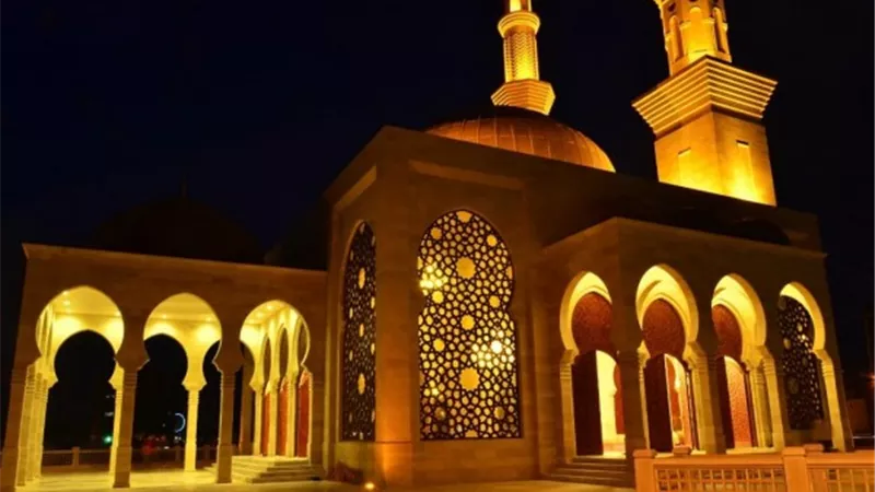 مواقيت الصلاة| موعد أذان  العشاء عاشر أيام رمضان اليوم السبت 1-4-2023