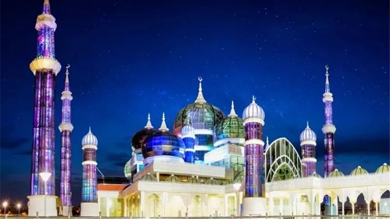 مواقيت الصلاة| موعد أذان العشاء اليوم 16 رمضان الجمعة 7-4-2023