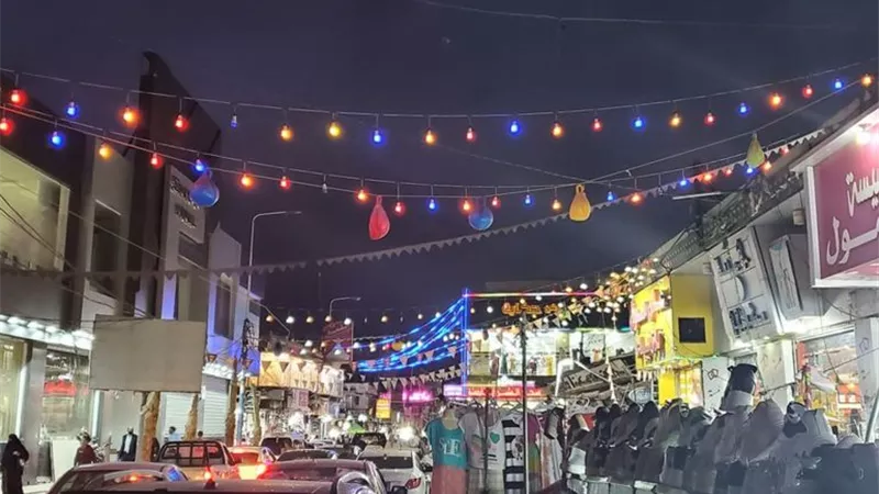 «قرآن وزينة وأهازيج وتسوق» طقوس شهر رمضان في اليمن