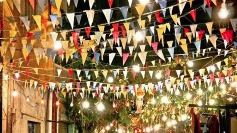 الكنيسة الكاثوليكية بالبحر الأحمر توزع كراتين رمضان وتعلق الزينة والفوانيس (فيديو)