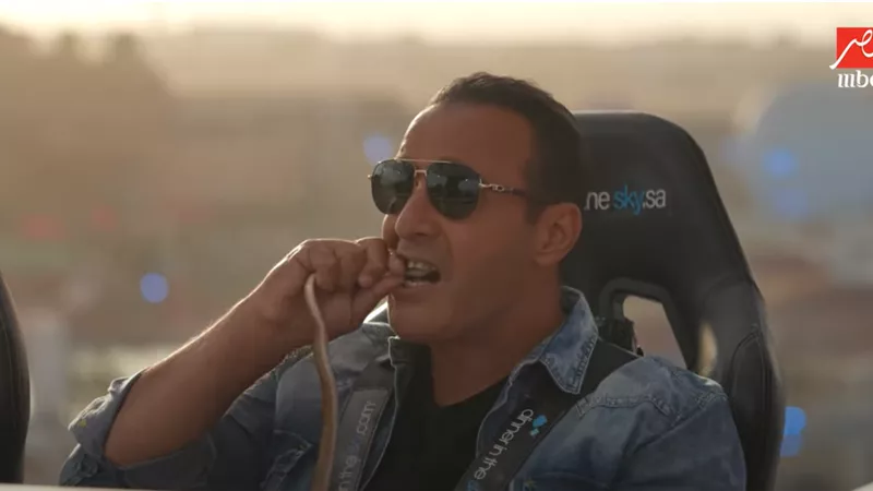 أحمد السقا يقضم رأس ثعبان في «رامز نيفر إند»  