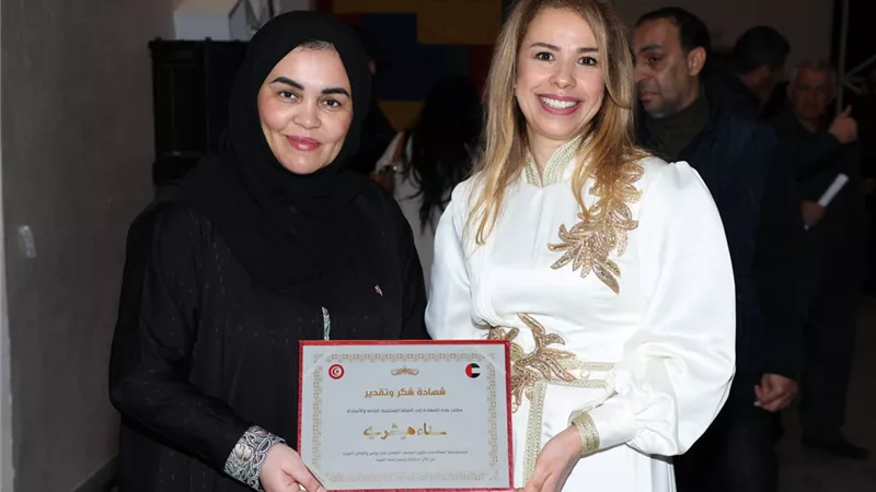 الفنانة التشكيلية سناء هيشري تبدع في كتاب عربي فريد يضاف للمكتبة العربية ﻿