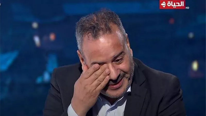 جابر القرموطي يبكي على الهواء بعد حديثه عن معاناته بلا عمل