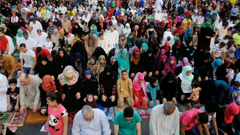 عيد الفطر 2023| هل يجوز للحائض حضور صلاة العيد؟ علي جمعة يجيب