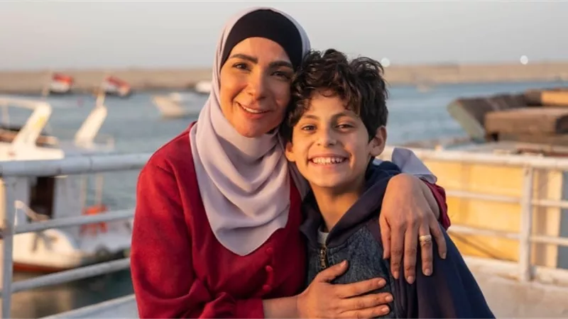 «بداية لإعطاء الأمهات الحق» رسالة خاصة من منى زكي بعد نجاح «تحت الوصاية» 