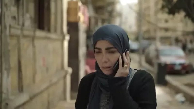«السوشيال ميديا» تتغنى بأداء منى زكي في « تحت الوصاية»